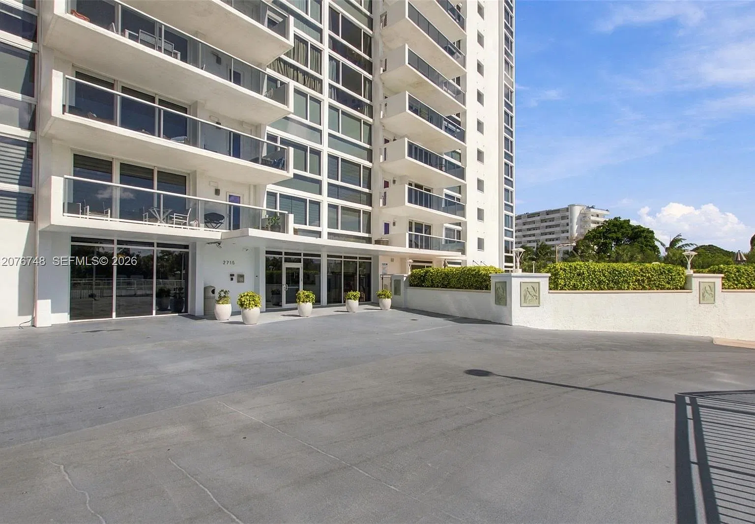 Embassy Tower Ii Inc Cond — Photo 1