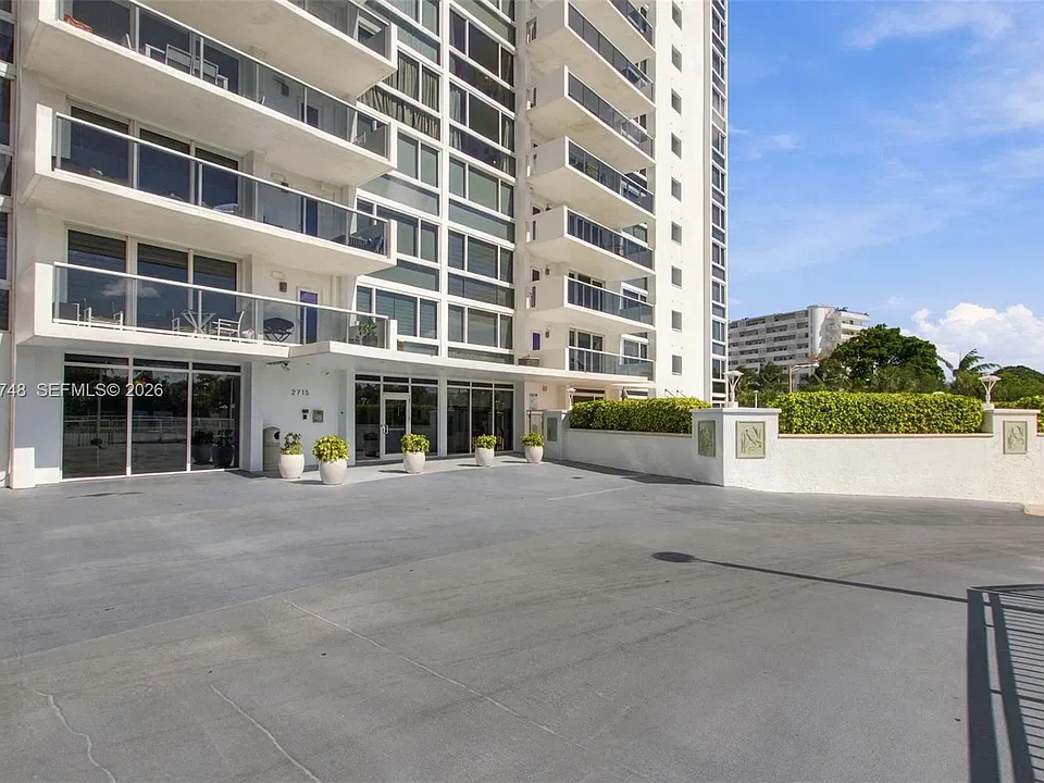 2715 N Ocean Blvd #2C