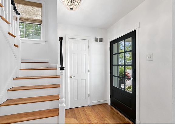 3rd image of 686 Hawbrook Ave