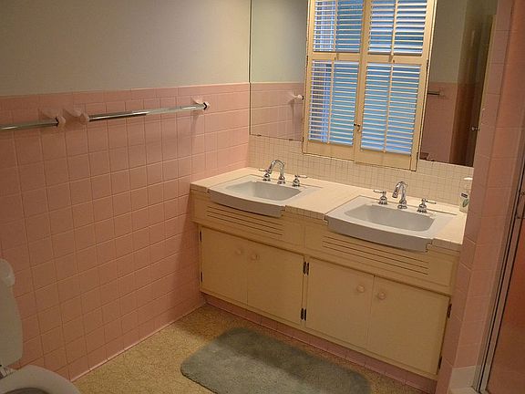 4th image of 522 River Dr
