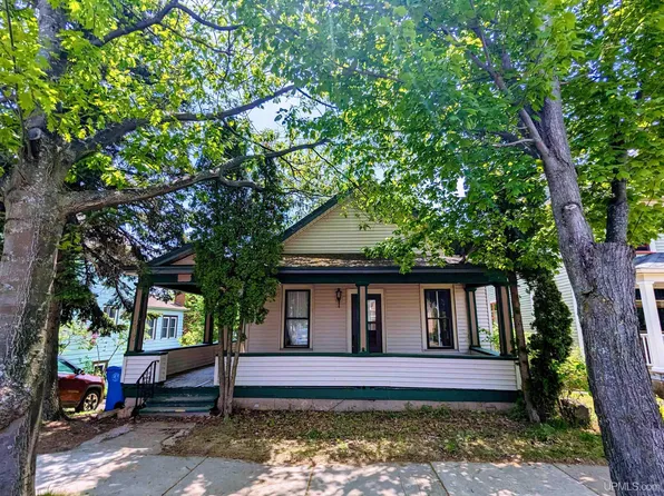 213 W Ridge St, Marquette, MI 49855