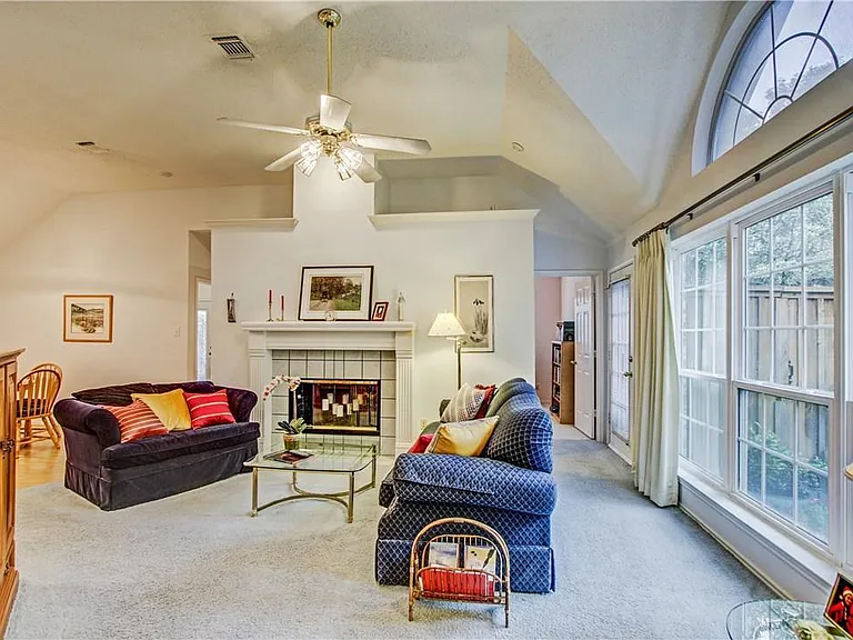 3022 Silver Springs Ln — Photo 2