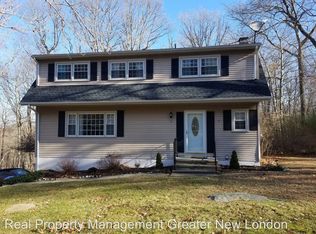 5 Friar Tuck Dr, Gales Ferry, CT 06335