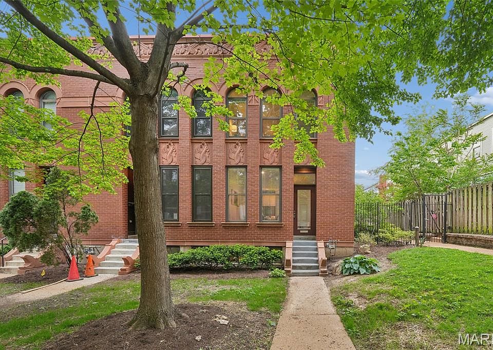 1st image of 10 Manhattan Mews