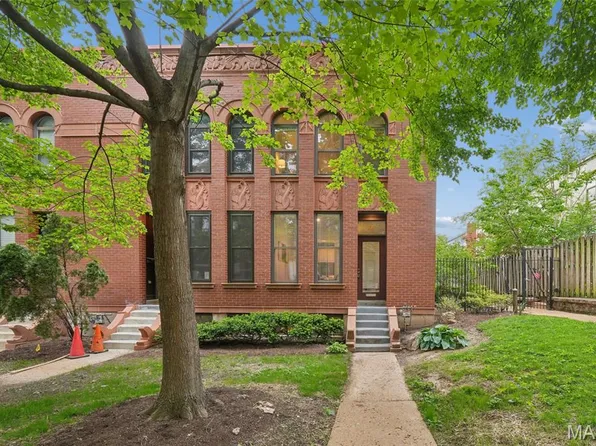 10 Manhattan Mews, Saint Louis, MO 63108