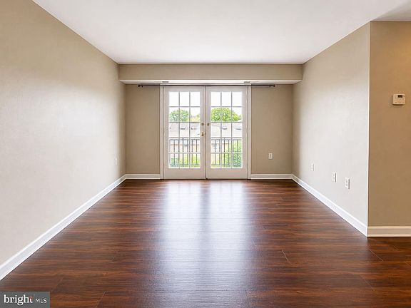 5th image of 430 N Armistead St APT 303