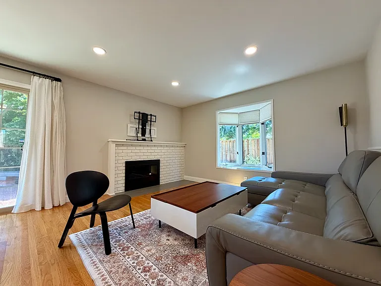 832 Cathedral Dr — Photo 9
