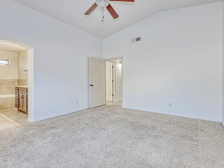 14325 Woods Point Ave — Photo 25