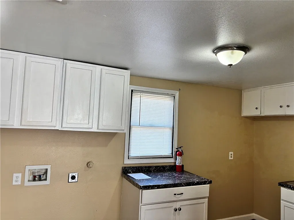 3 bed, 1.0 bath, 870 sqft, $1,495 — Photo 4
