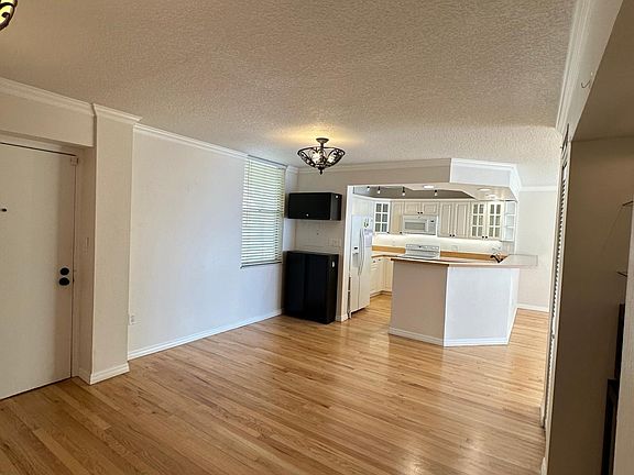 3rd image of 690 Osceola Ave APT 404