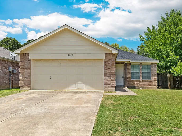4033 Carver Ct — Photo 2