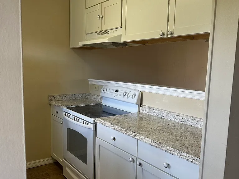 2302 Maki Rd #148 — Photo 2