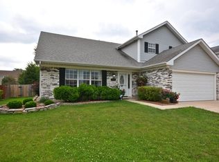 1141 Spring Valley Dr, Carol Stream, IL 60188