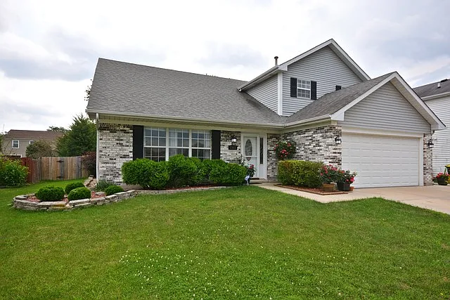 1141 Spring Valley Dr photo 1