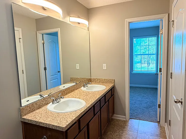 2755 Hollybrook Ln — Photo 16