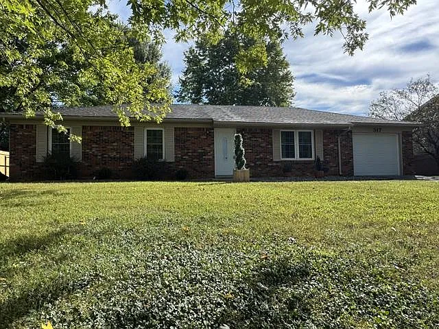 317 Madison Dr — Photo 2