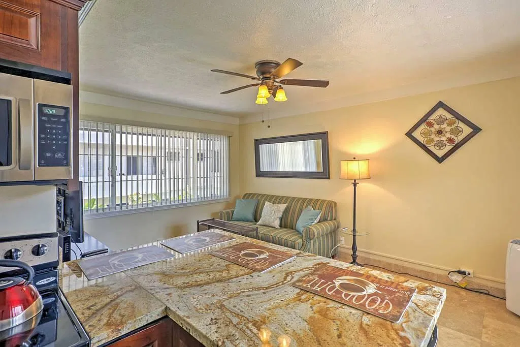 2 bed, 750 sqft, $2,990 — Photo 2