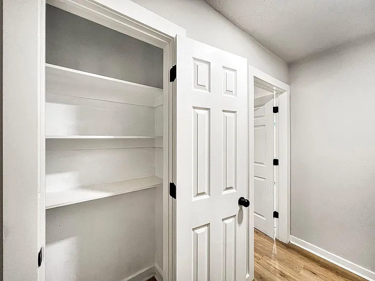 23207 Naples Dr — Photo 8