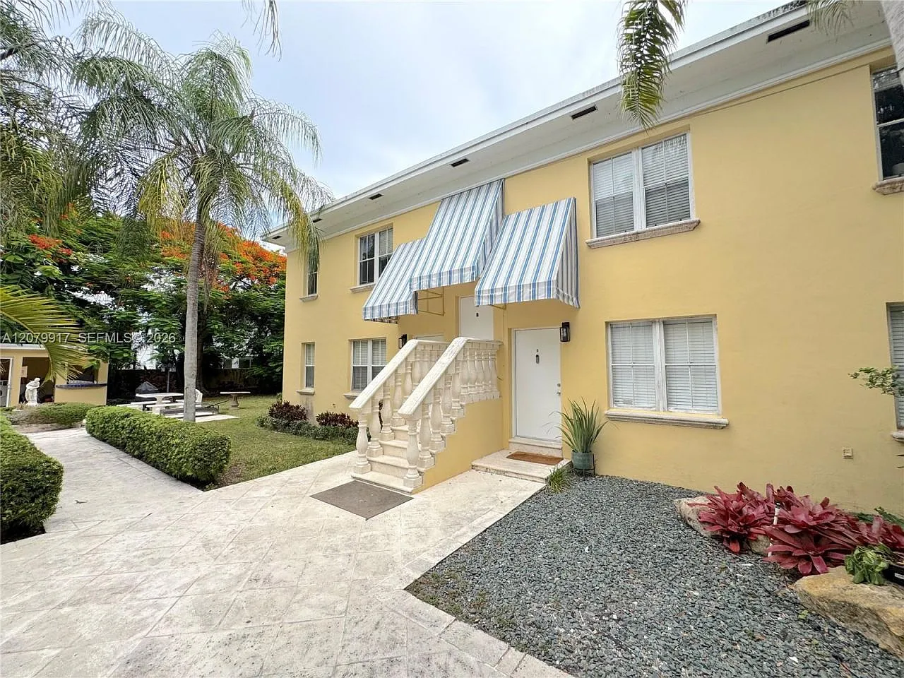 2 bed, 1.0 bath, 700 sqft, $2,695 — Photo 2