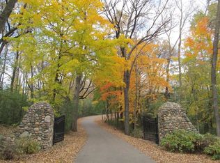 264 Bushaway Rd, Wayzata, MN 55391