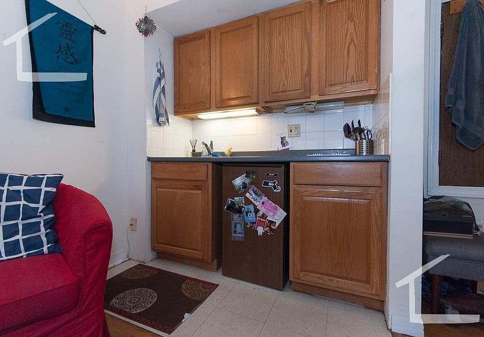 2nd image of 13 Keswick St #3