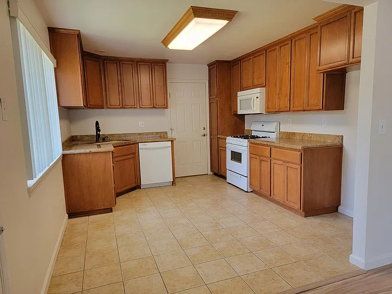 3596 Mercury Dr — Photo 2