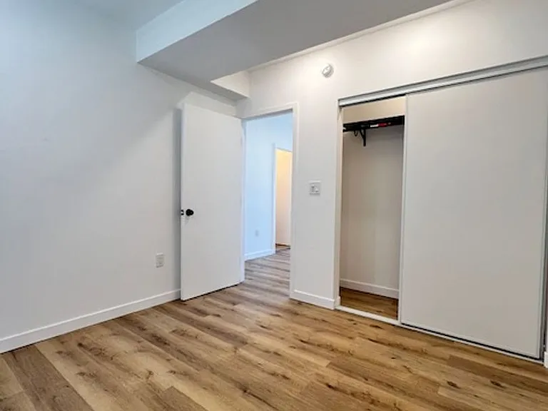 140 W Hyde Park Blvd — Photo 9