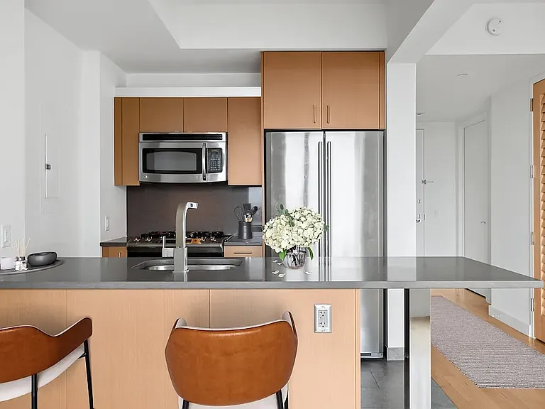 8 Spruce St #10W — Photo 3