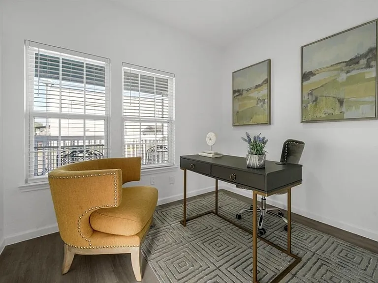 304 Milby St #1 — Photo 8