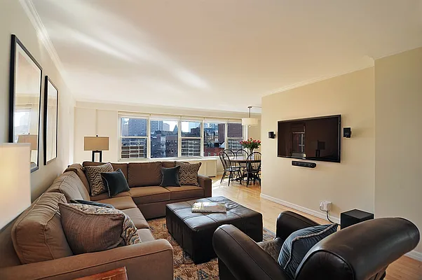 Sold by Corcoran | media 21