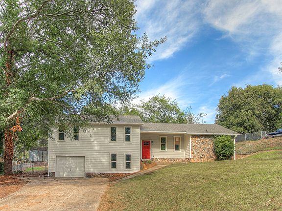3rd image of 105 Mill Creek Ct