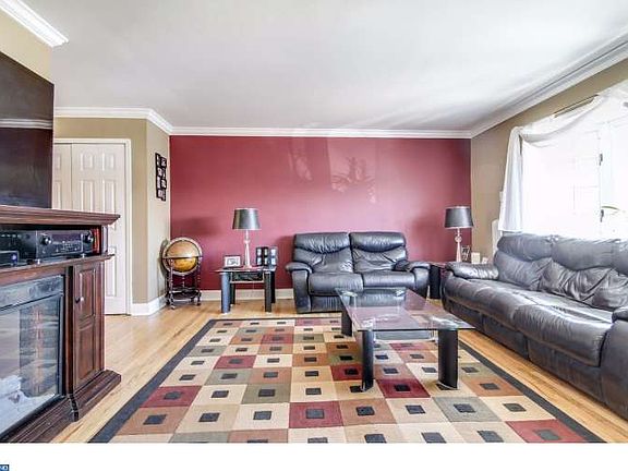 4th image of 10904 Carey Pl