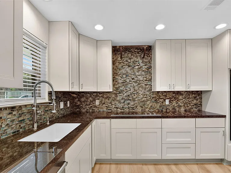 3208 Woodstone Dr — Photo 13