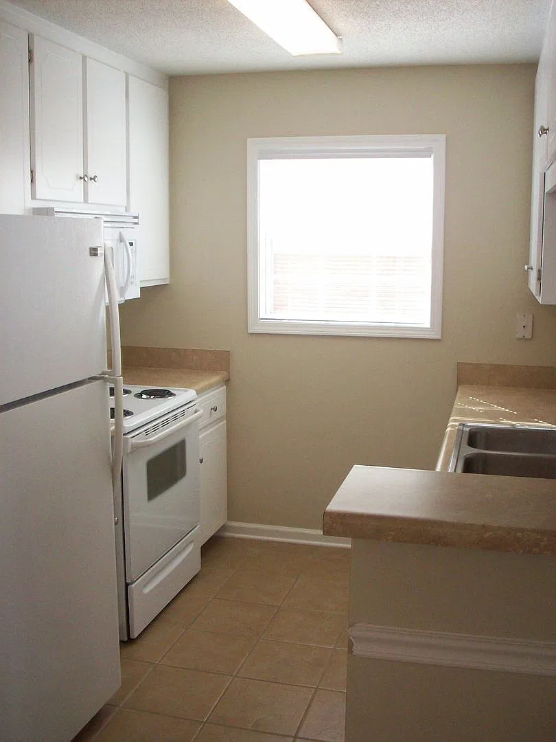 223 Wakefield- Available NOW — Photo 2