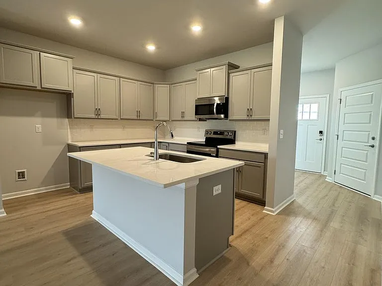 318 Cornstalk Cir — Photo 5