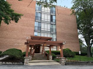 5810 Oakwood Dr UNIT 3M, Lisle, IL 60532