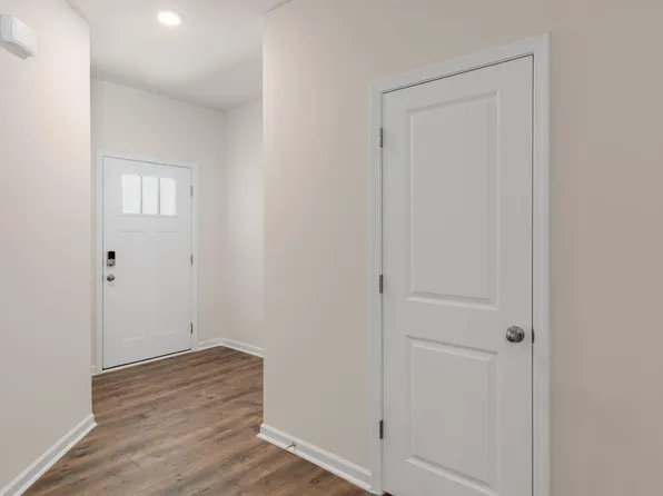 236 Moore Creek Dr, Fuquay Varina, NC 27526