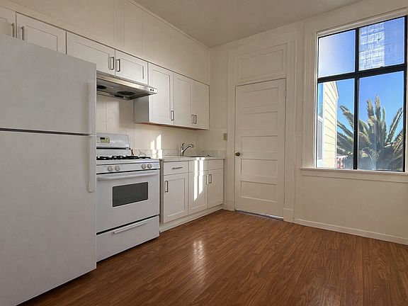 3rd image of 867-877 Oak St