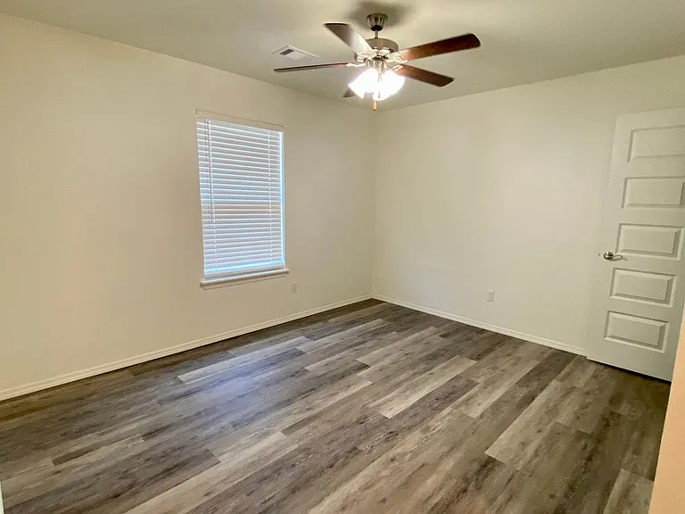 4211 Sante Fe Sq — Photo 11