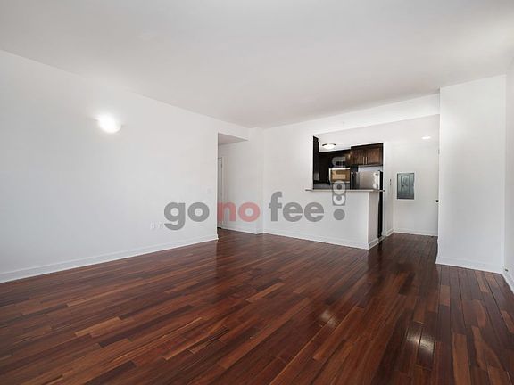 3rd image of 454 Manhattan Ave APT 4E