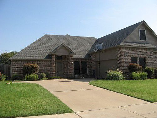 1st image of 6113 Club House Dr