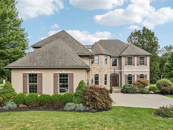 2nd image of 2027 S Meadow Cir