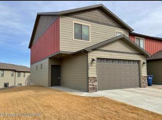 1058 Elm Ave, Dickinson, ND 58601