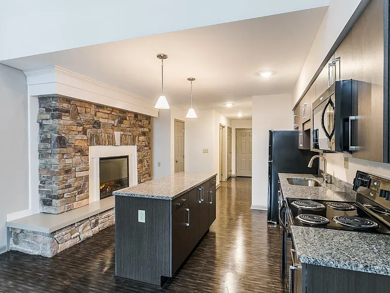 Greenwood Cove Apartment Homes — Photo 8