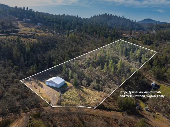 365 White Tail Dr, Eagle Point, OR 97524