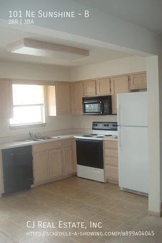 101 NE Sunshine St #B — Photo 2