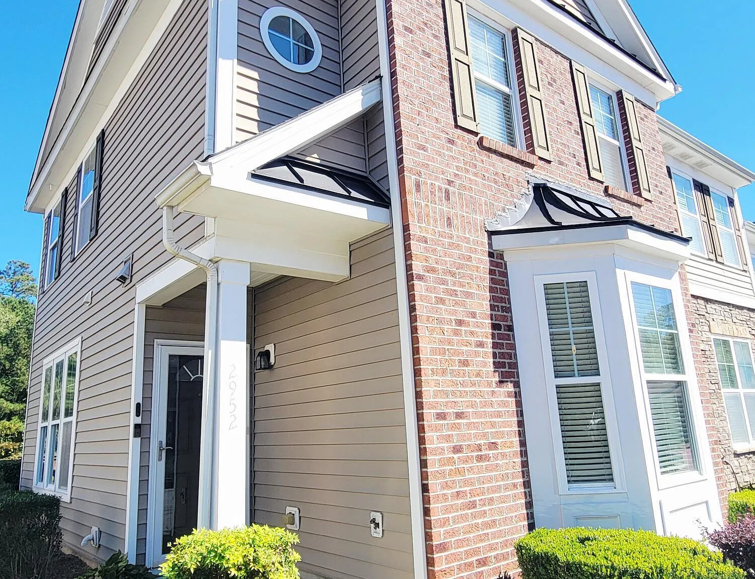 2 bed, 2.5 bath, 1456 sqft, $1,650 — Photo 1