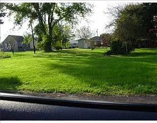 205 Roberts St photo 1