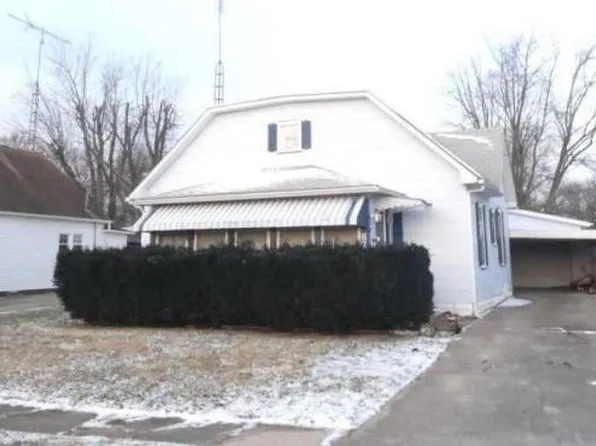 676 Park St, Hillsboro, IL 62049