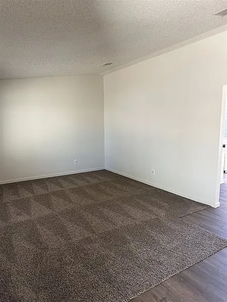 3 bed, 2.0 bath, 1152 sqft, $2,025 — Photo 2